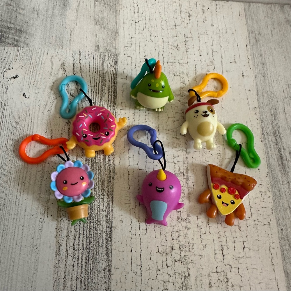 6 Mystery Edition Key Chains Backpack Clips
